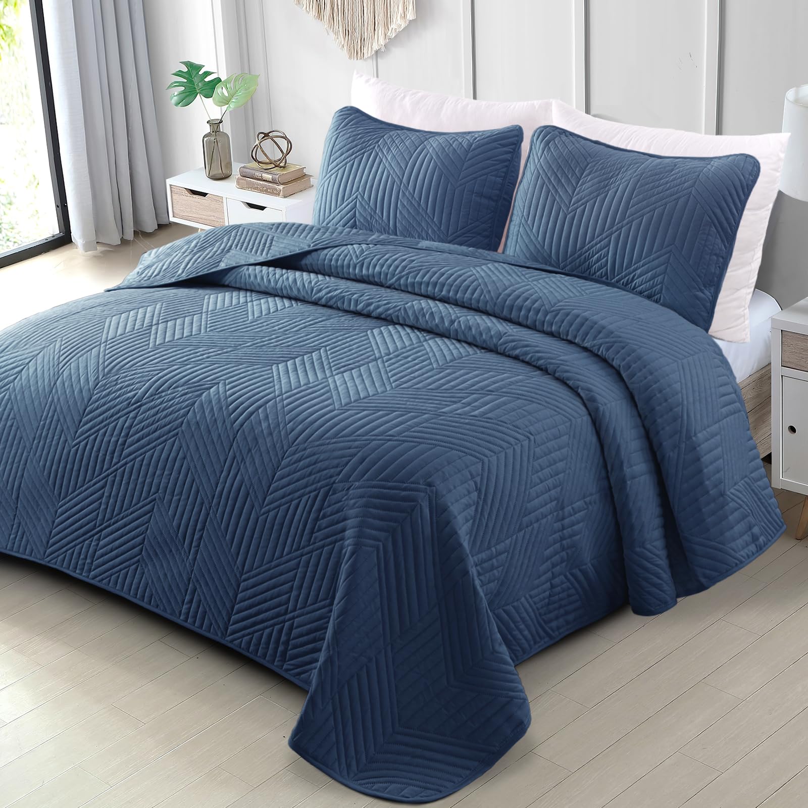 Exclusivo Mezcla Ultrasonic King Quilt Bedding Set, Lightweight Navy Blue Bedspreads Soft Modern Geometric Coverlet Set For All